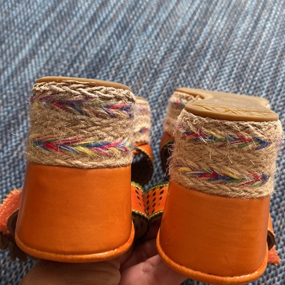 Espadrille wedge sandal by L’Artiste. Great summer sandal in a size 9 - Picture 6 of 10